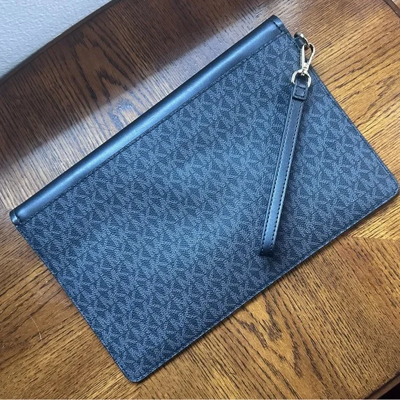 Michael Kors Clutch - Picture 2 of 6